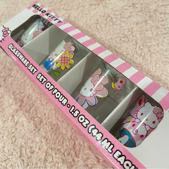 Hello Kitty Shot Glasses - Picture 4 of 4